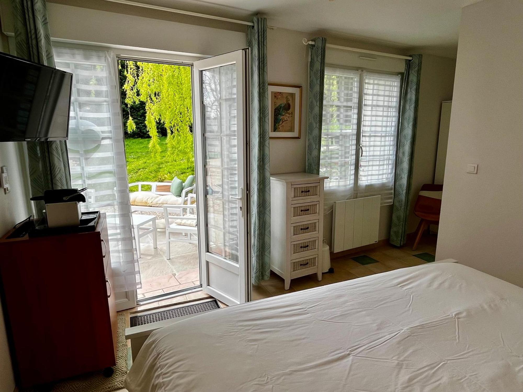 Sans Souci Bed And Breakfast Luxe Heated Pool And Restaurant Luzillé Eksteriør bilde