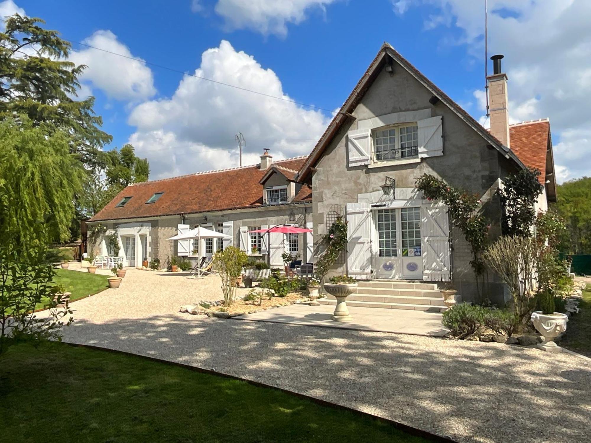 Sans Souci Bed And Breakfast Luxe Heated Pool And Restaurant Luzillé Eksteriør bilde