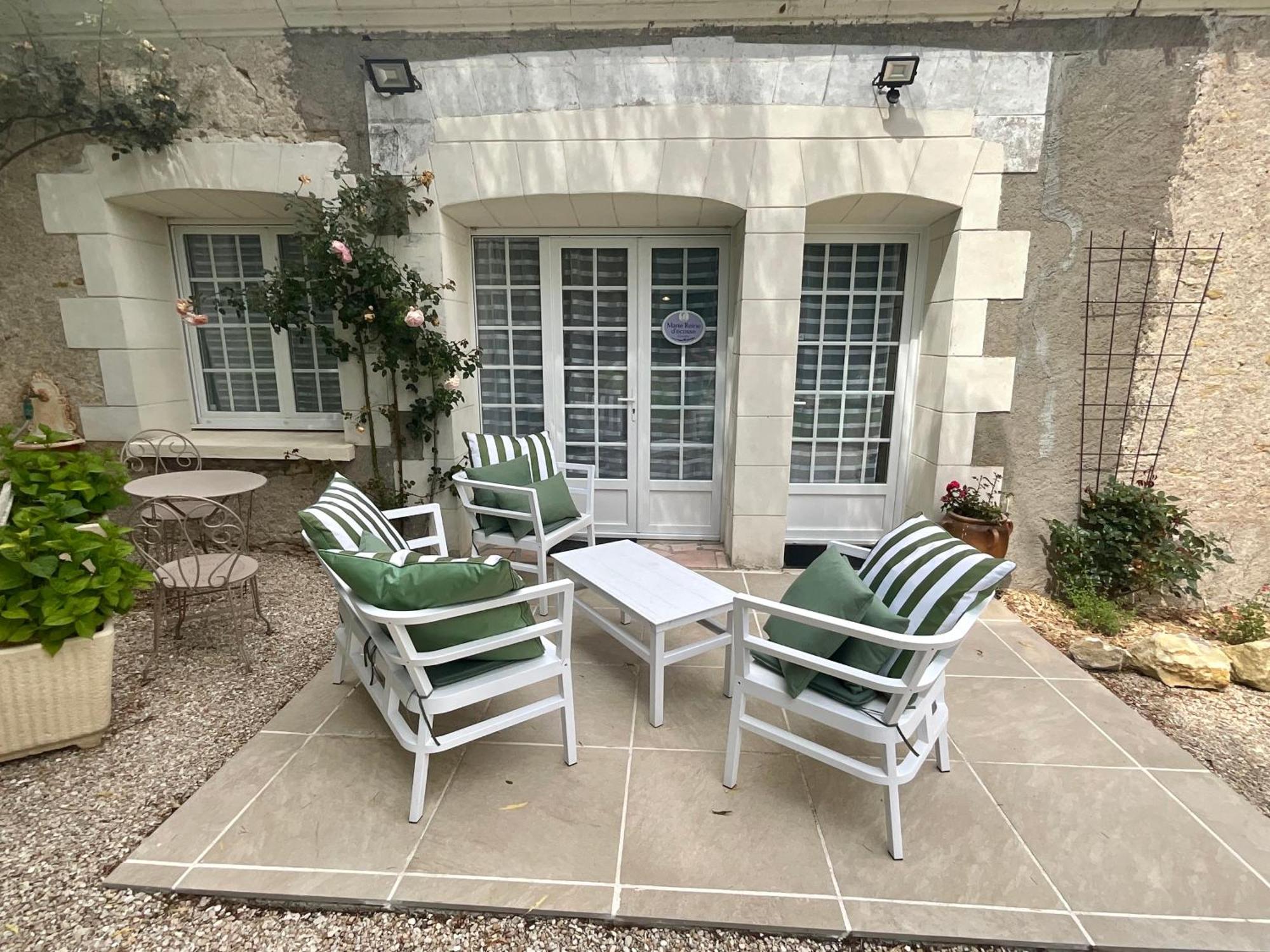 Sans Souci Bed And Breakfast Luxe Heated Pool And Restaurant Luzillé Eksteriør bilde